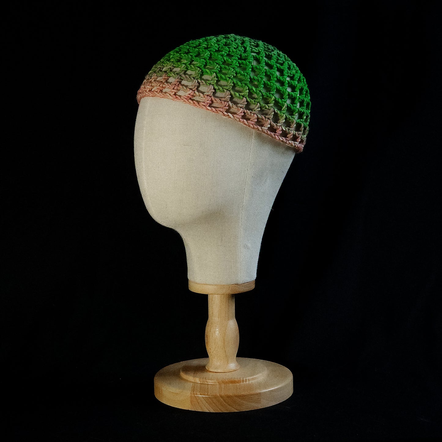 Fishnet hat gradient green to pink